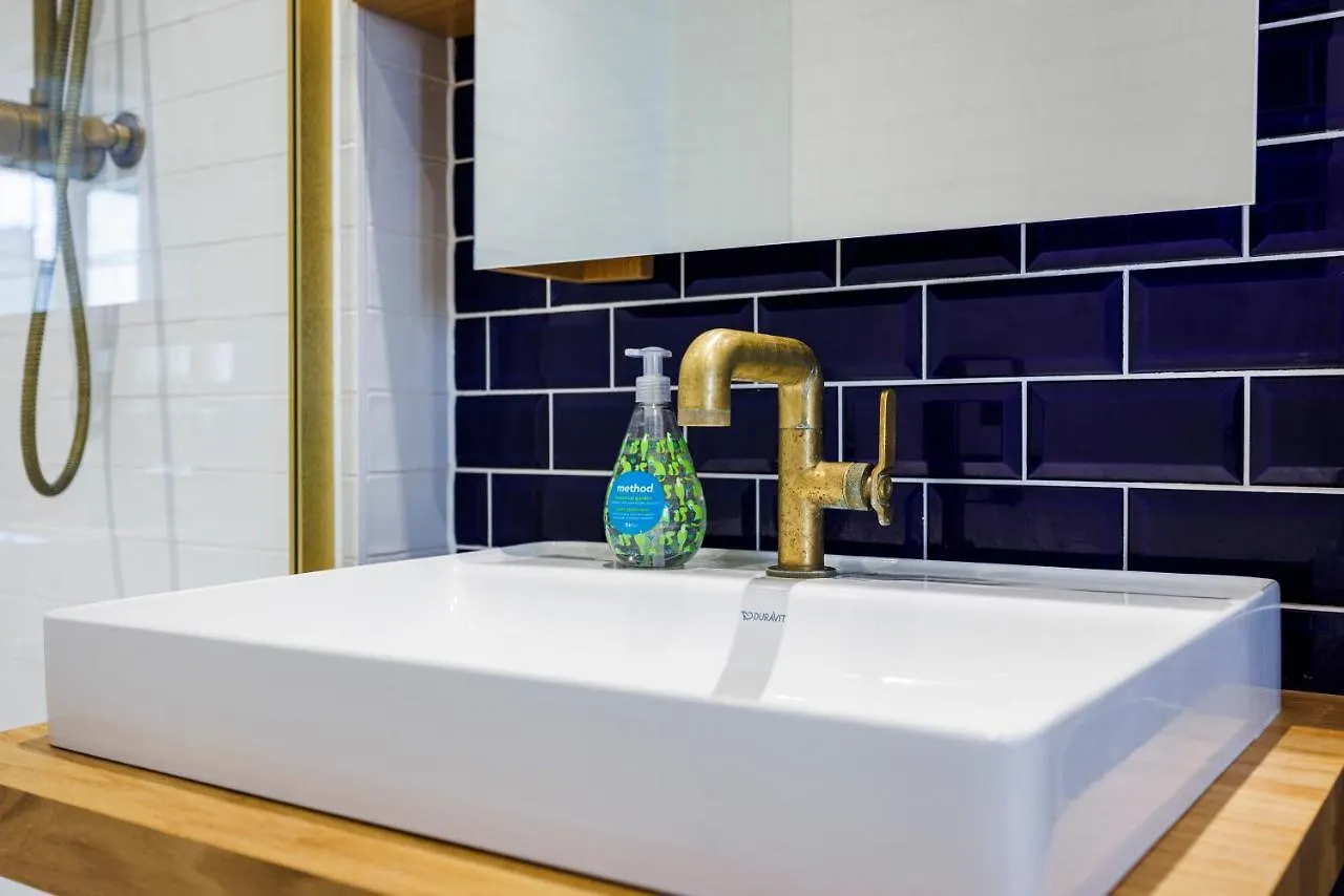 Luxury Apartment-Business-Relocation-Canary Wharf London Apartment