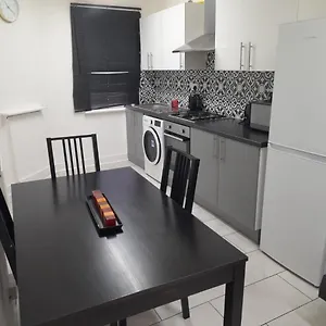  Apartment Two Bedroom Close To Central United Kingdom