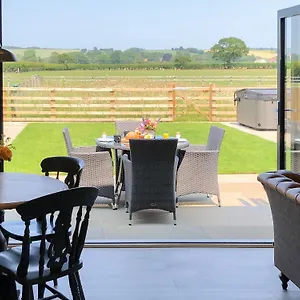  Holiday home The Old Dairy - Uk31253 United Kingdom